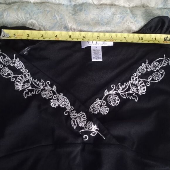 Nine& CO by nine west Black Embroidery Waste up V- - Picture 6 of 8